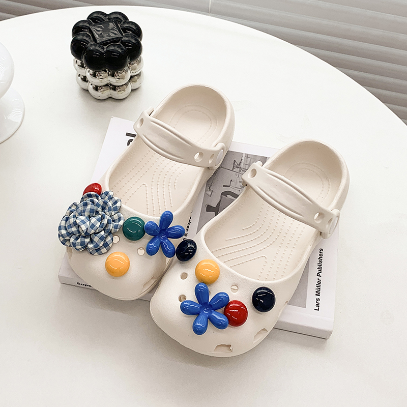 A pair of decorative Mary Jane - Outdoor Camping Slippers recensie en prijs