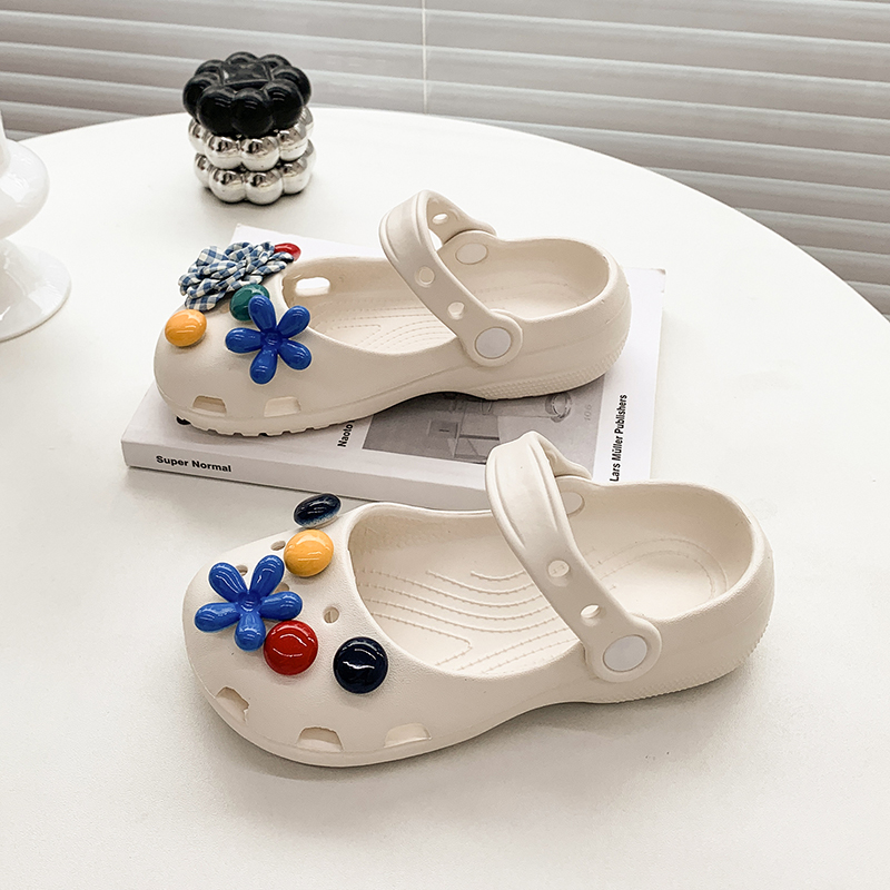 A pair of decorative Mary Jane - Outdoor Camping Slippers recensie en prijs